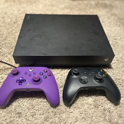 Xbox one X & 2 Controllers 
