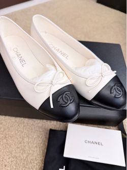 Authentic Chanel Ballet flats size 35C