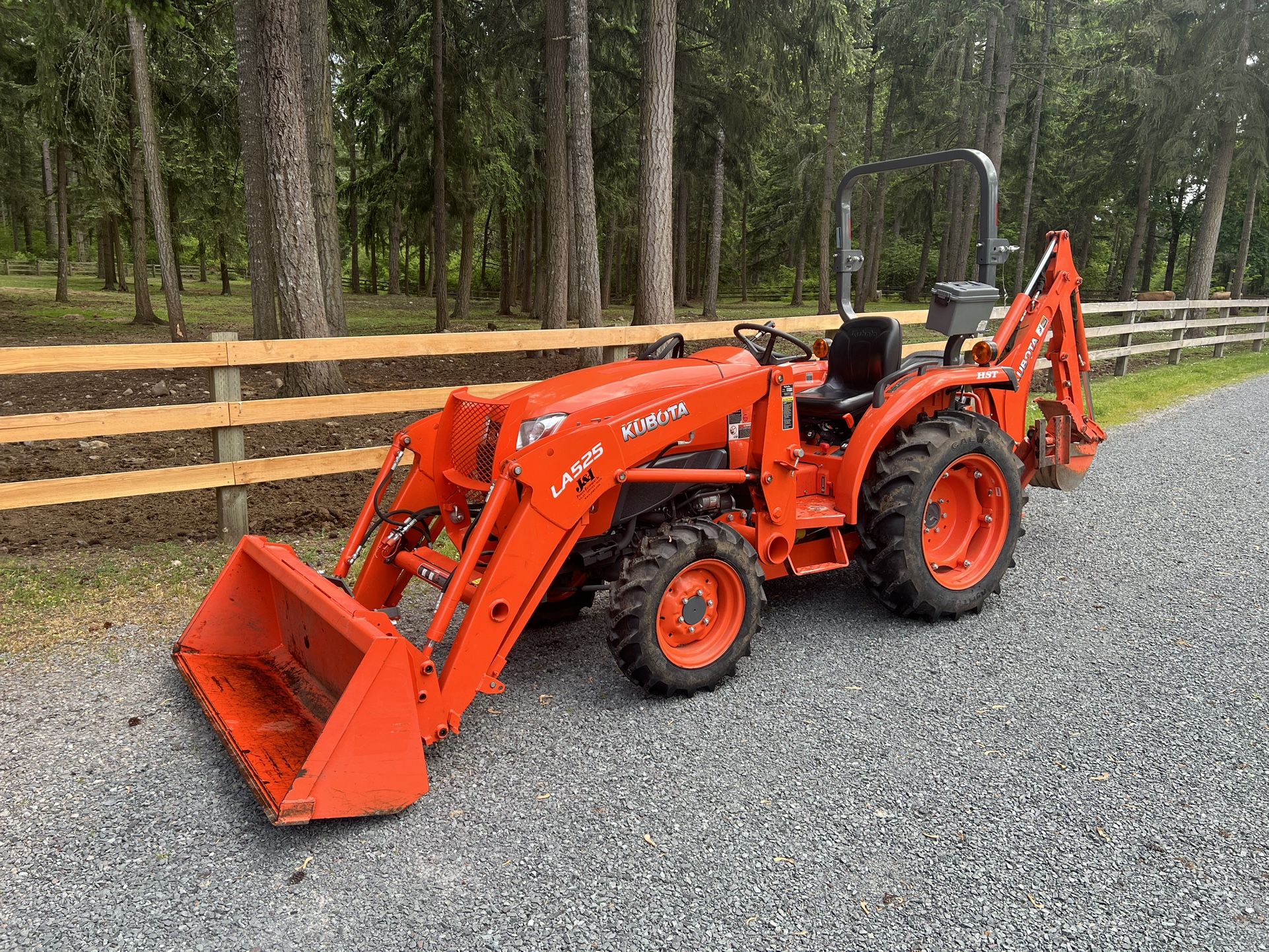 Kubota L3301 with Backhoe