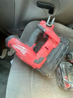 Milwaukee 18 gauge Brad nailer (tool only)