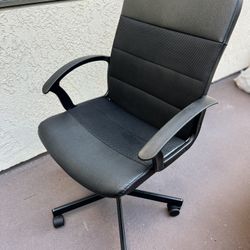 ✨ Comfortable Black Office Chair – Great Condition! Only $30 ✨