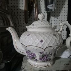 5 Vintage Tea Pots