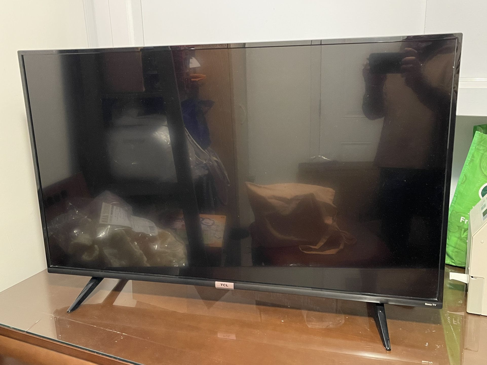 TCL 43" ROKU TV 4S435 - No Backlight