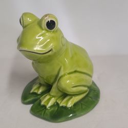 Vintage Porcelain Green Frog On Lillypad Figurine 