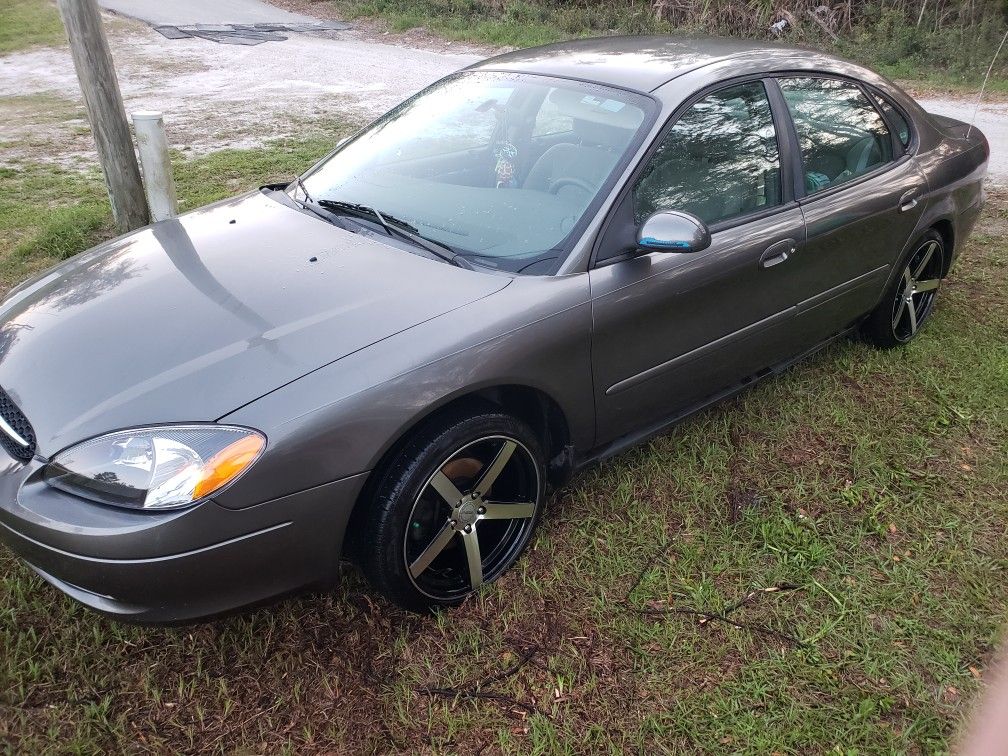 2003 Ford Taurus