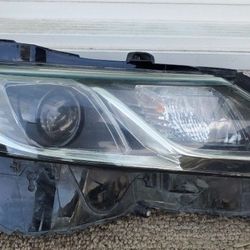 2018 -2022 TOYOTA CAMRY RIGHT
HEADLIGHT LED PASSENGER SIDE.B4