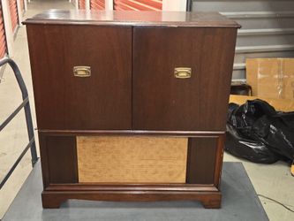 Airline Phonograph player/ radio