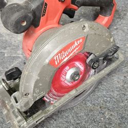 Milwaukee  M12 Circular Saw