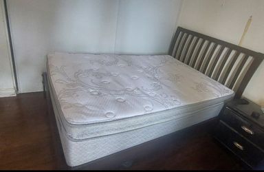 Bed and frame $200 FuLL size