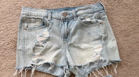 Boyfriend Mid Rise / Old Navy shorts