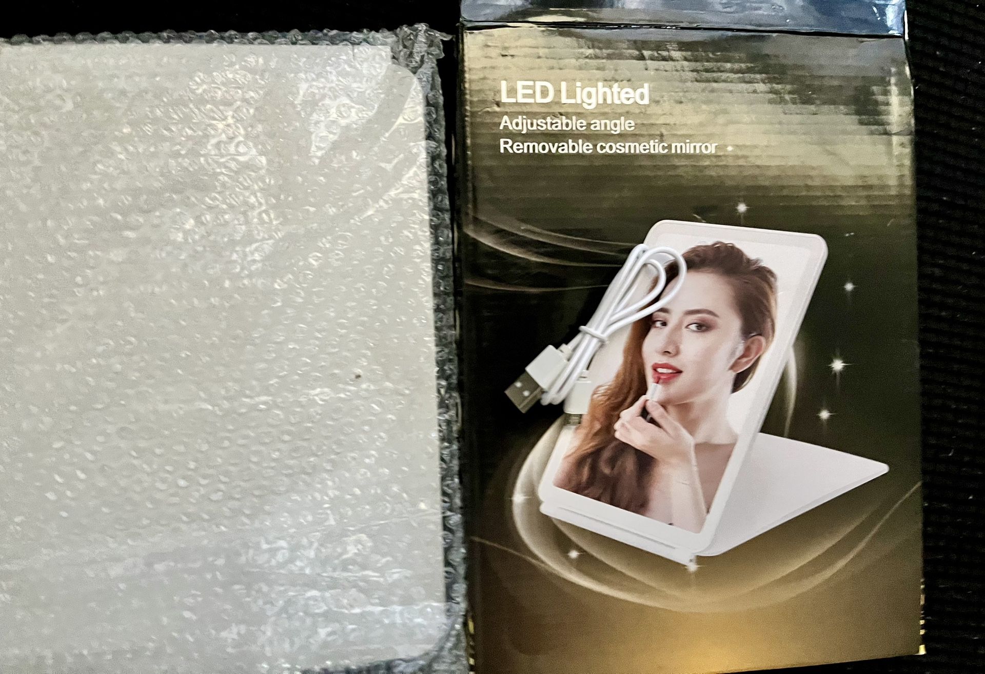 Lighted Makeup Mirror Vanity Mirror with Lights, with 82 Led Lights, 3 Color Lighting,Folding Brand new Only pickup