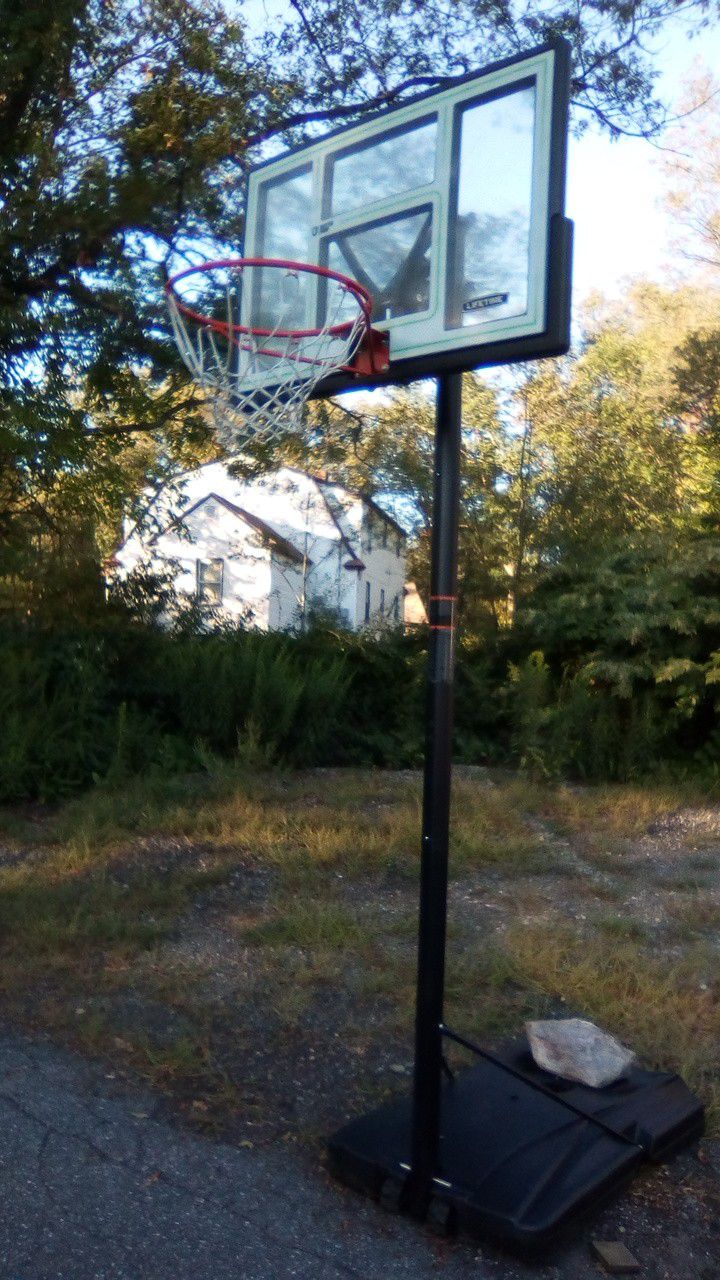 Live time Adjustable Basketball Hoop