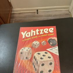 Hasbro Yahtzee Classic Dice Board Game New Sealed