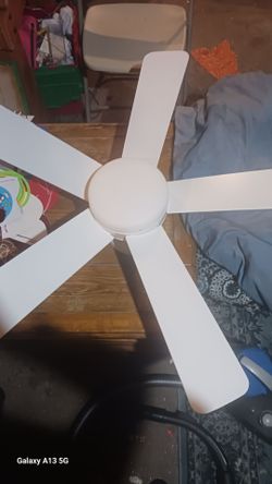 White ceiling fan (like new)