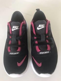 ***Kid’s Nike Blk/Pink size 11C only $10***