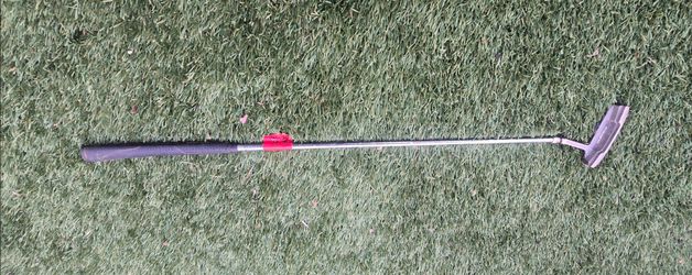 Vintage Golden Bear Bear Tracker golf putter, likely a BT-1 or BT-2 model with a distinctive insert area.

#1 Golden Bear
Bear Tracker BT-1
Copper Dis
