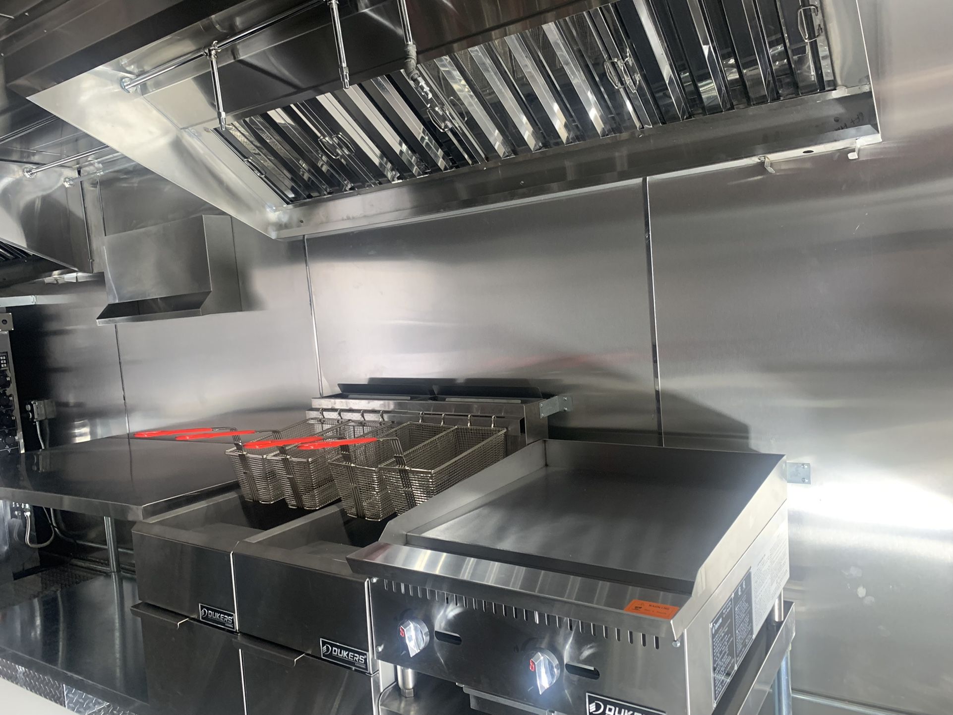 FOOD TRUCK HOODS - Exhaust fans - Install - Campana Para Food Truck Food Trailer - Campana De Extracción Para Camiones De Comida