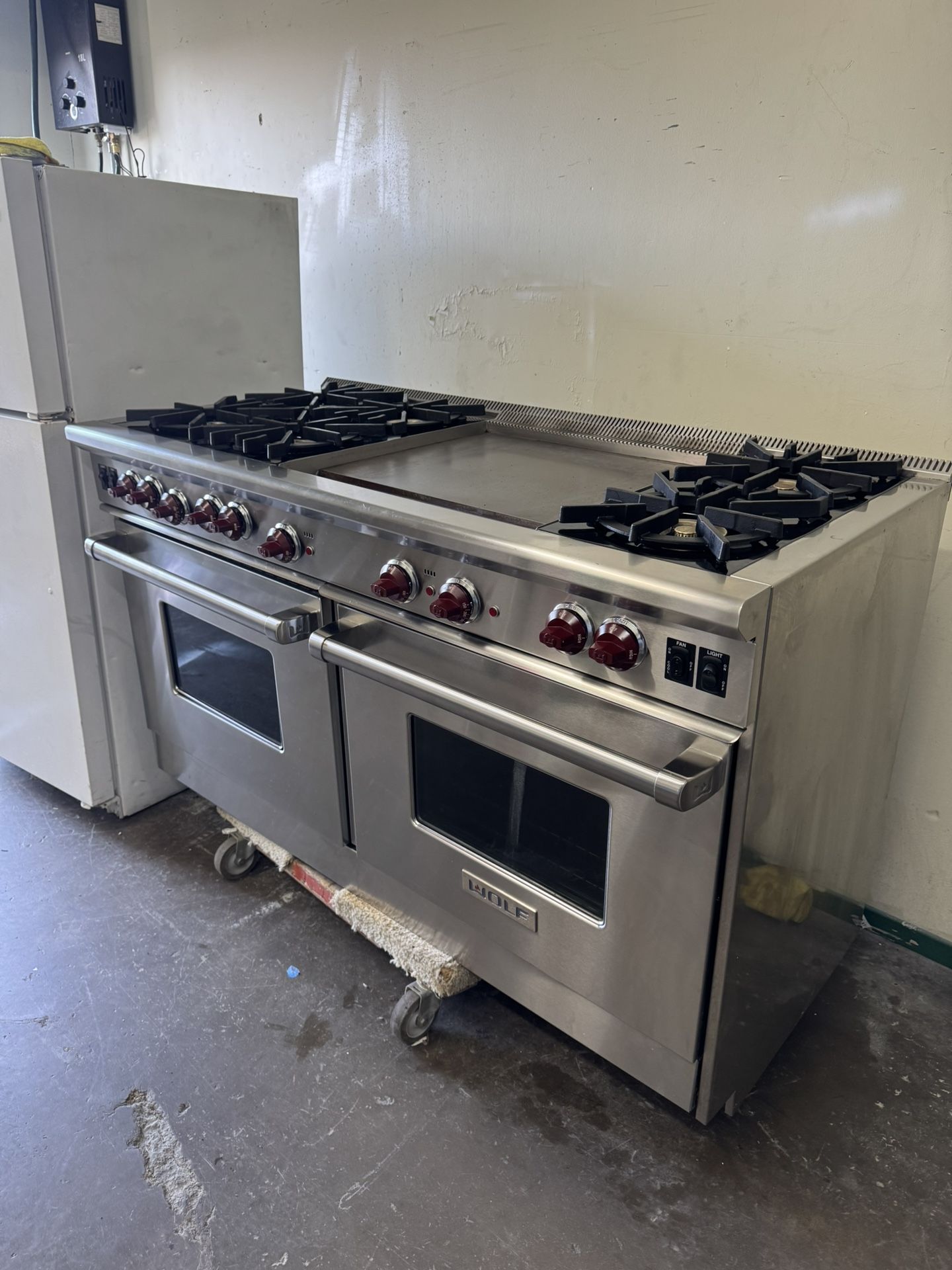 Wolf 60”Wide All Gas Range Stove In Stainless Steel With 24”griddle 