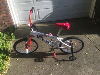 Avigo freestyle young girls bike with training wheels