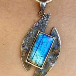 Brand New Organic Silver Pendant with Top Quality Labradorite