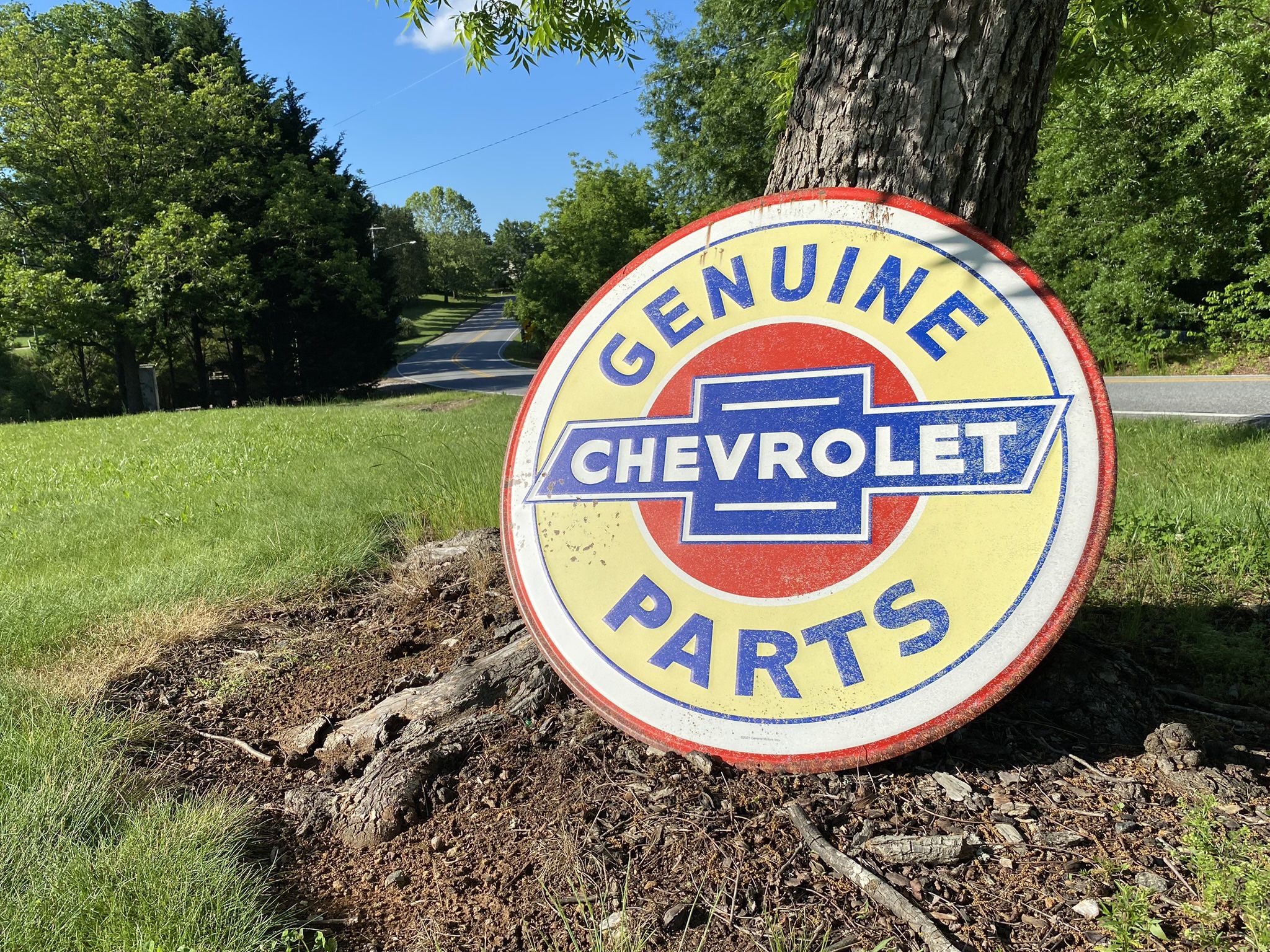 Genuine chevrolet parts sign 3ft in diameter Would look Awsome in a garage,shed, or barn Driveway pick up in Kernersville off of union cross road