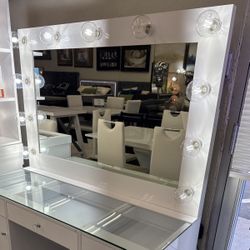 New 7-drawer Vanity Makeup Set with Lighting White High Gloss