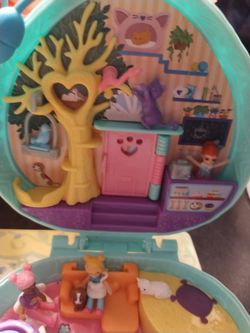 Polly Pocket pet store