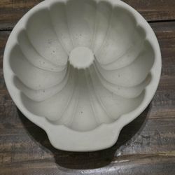 NEW The Pampered Chef Fluted Stoneware