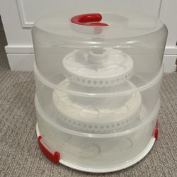 TRAVEL CAKE STAND LIKE NEW 