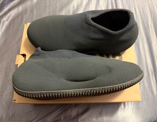 Yeezy Knit Runner Size 9.5 US