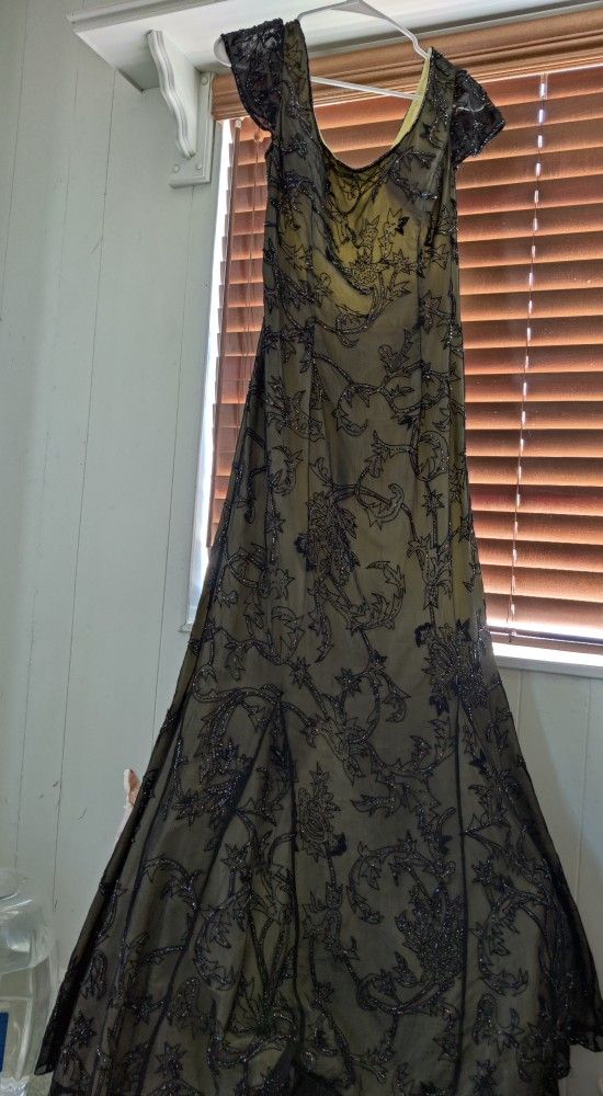 BLACK LACE/YELLOW LINING DRESS ( MEDIUM )
