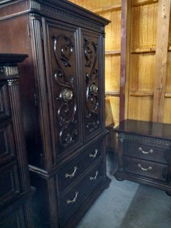 King Sleigh Bedroom Set By American Signature Furniture