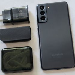 Samsung Galaxy S21 , Unlocked  for all Company Carrier ,  Excellent Condition Like New 