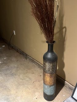 Vase & table