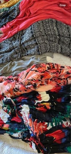 BEAUTIFUL WOMENS CLOTHES TOO MANY ITEMS TO SHOW THEM ALL BUT THEYRE IN GREAT CONDITION  SIZE M,L