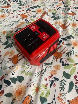 Milwaukee TOP-OFF Power Inverter