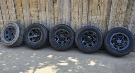 2015 Chevy tahoe intercepted black wheels. 17"