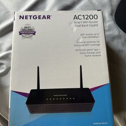 NETGEAR AC1200 Smart Wi-Fi Router with External Antennas (R6220 - 100INS)