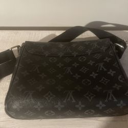 LOUIS VUITTON BAG