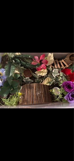 Enclosure decor