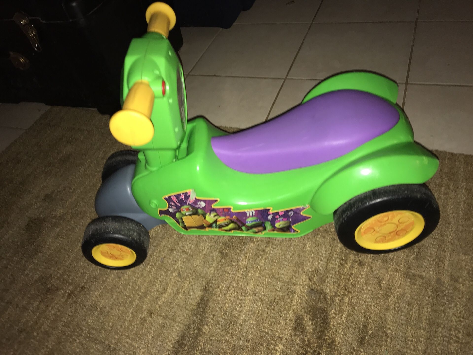 TMNT Ride-on converts to scooter Boys