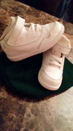White in great condition kids shoes size 10 c .