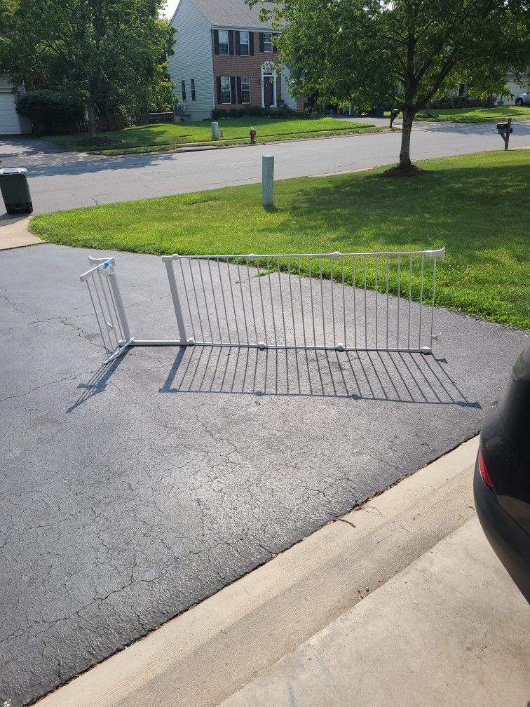 Baby Gate: ~8.5' Baby/pet gate with door. Includes a  ~2' expansion section