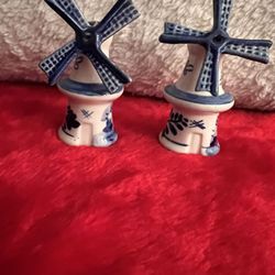 VTG Delft Windmill Salt & Pepper Shakers Handpainted Holland 3”