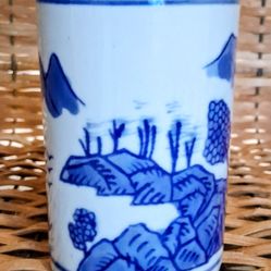 Chinese Blue & White Brusb Pot