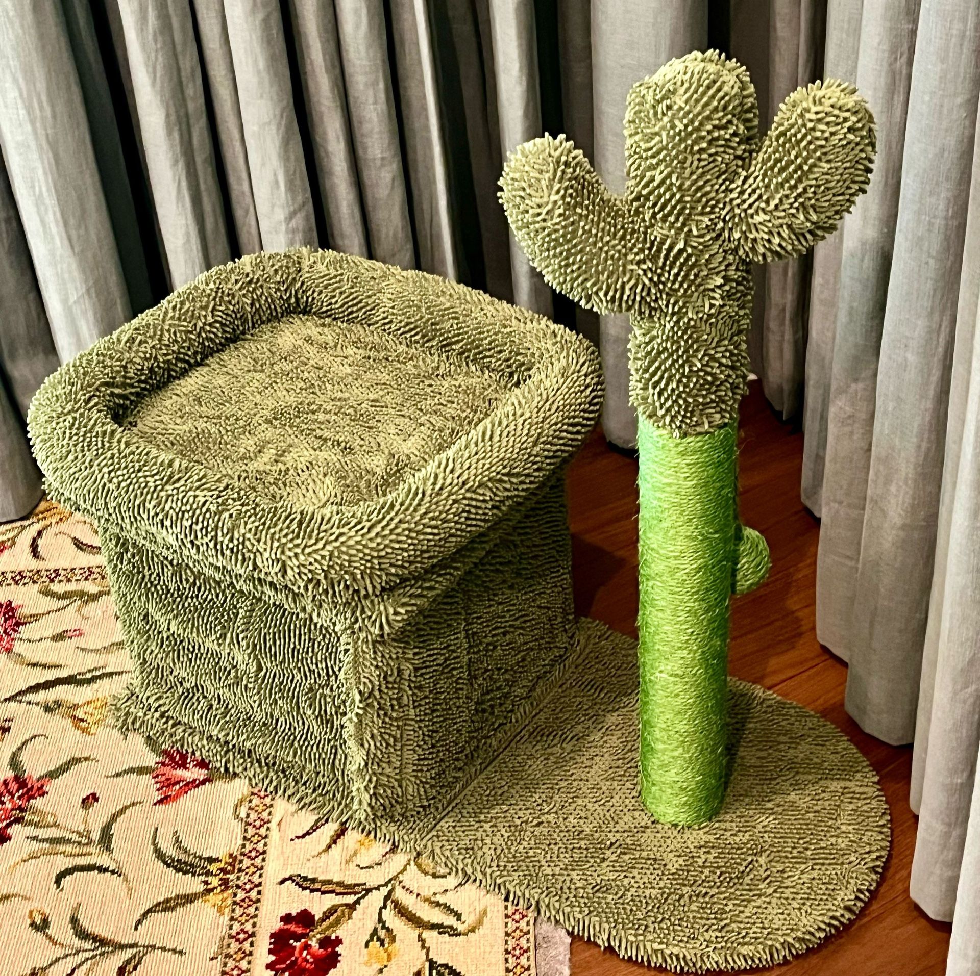 NEW Green Pet Cat Scratching Post and House - Cat Tree