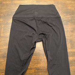 Alo women’s  yoga high waist leggings Black  size Medium