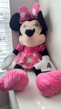Minnie Mouse Giant soft toy