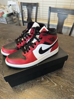Jordan 1 Mid Chicago Toe