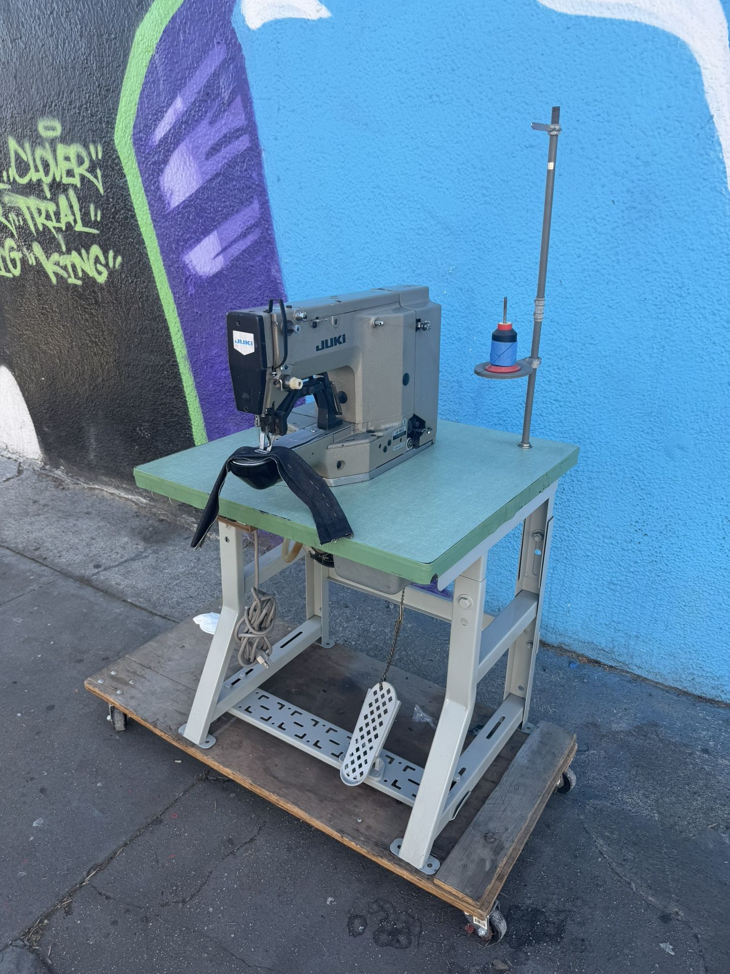 JUKI BARTACK LK-1852 We have Bartack sewing machines available Juki Single needle Overlock cober stich button hole máquinas de coser